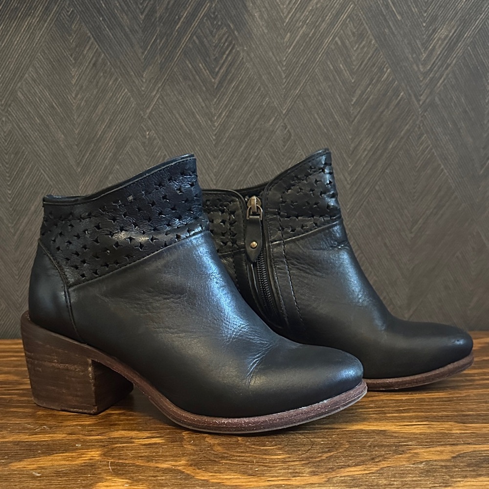 6.5M Kelsi Dagger Black Leather Ankle Boots Booties